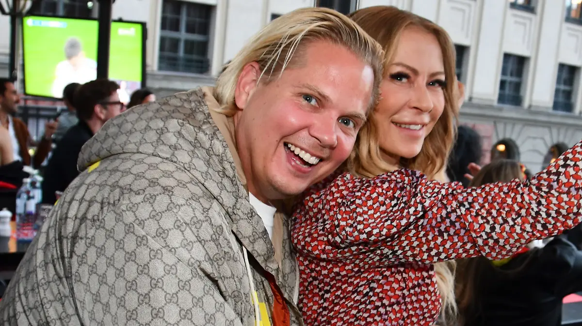 Benjamin Wenzel und Jenny Elvers.bei Public Viewing im Telegraphenamt, Berlin