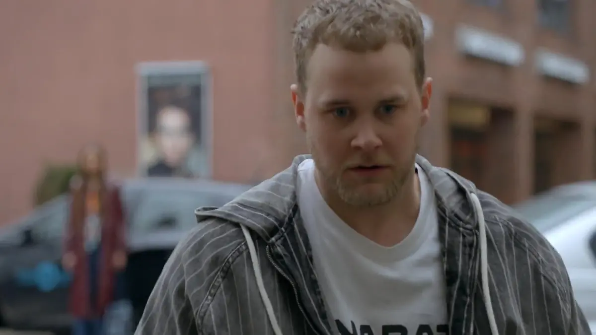 Stellt Jonas die Beziehung zu Flo infrage? GZSZ-Folge 8046 vom 17. Juni 2024 auf RTL+