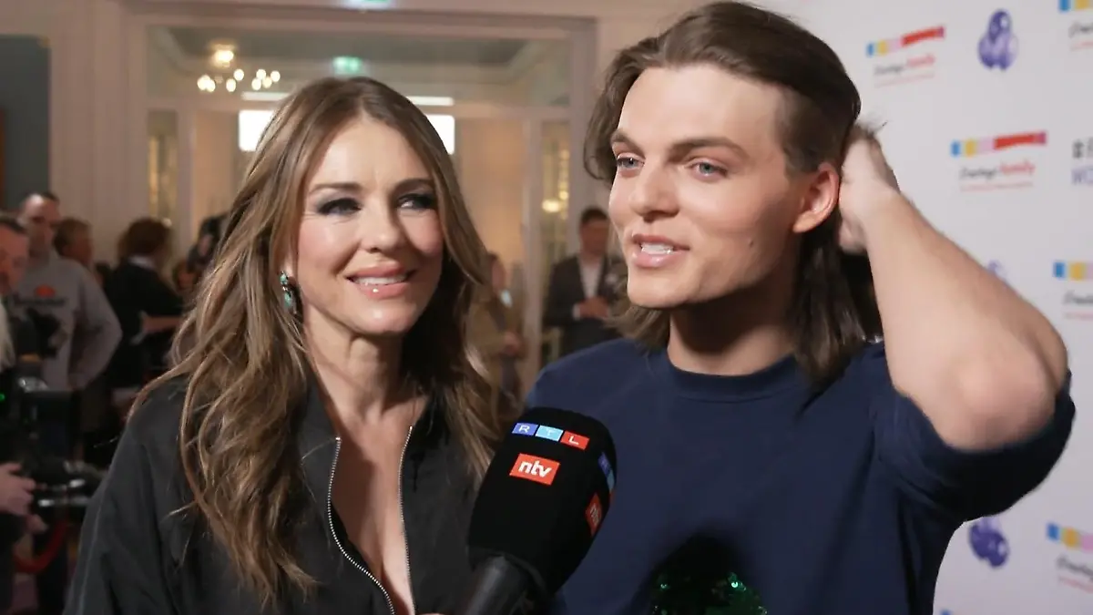 Liz Hurley und Sohn Damian sprechen im RTL-Interview über die Erotik-Szenen