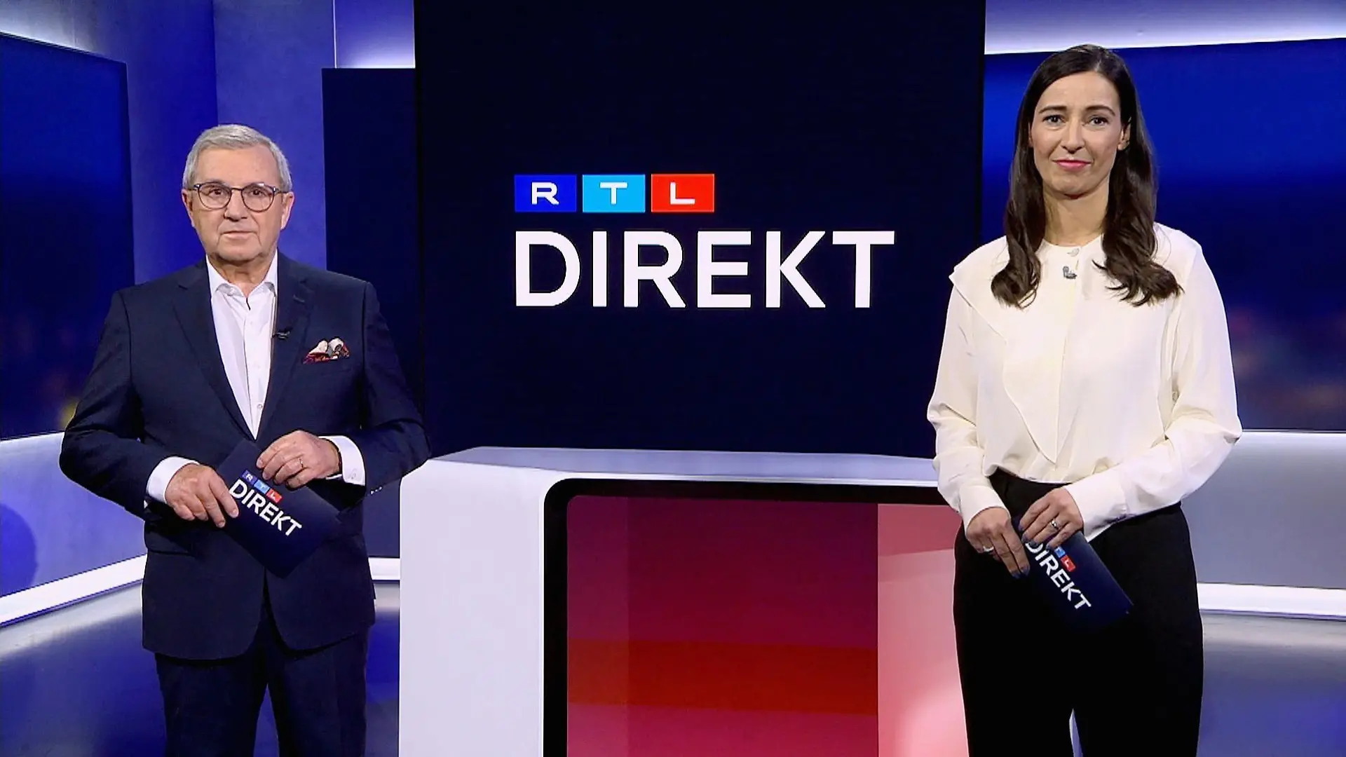 Moderatorin Pinar Atalay und Moderator Jan Hofer

+++ Die Verwendung des sendungsbezogenen Materials ist nur mit dem Hinweis und Verlinkung auf RTL+ gestattet. +++
