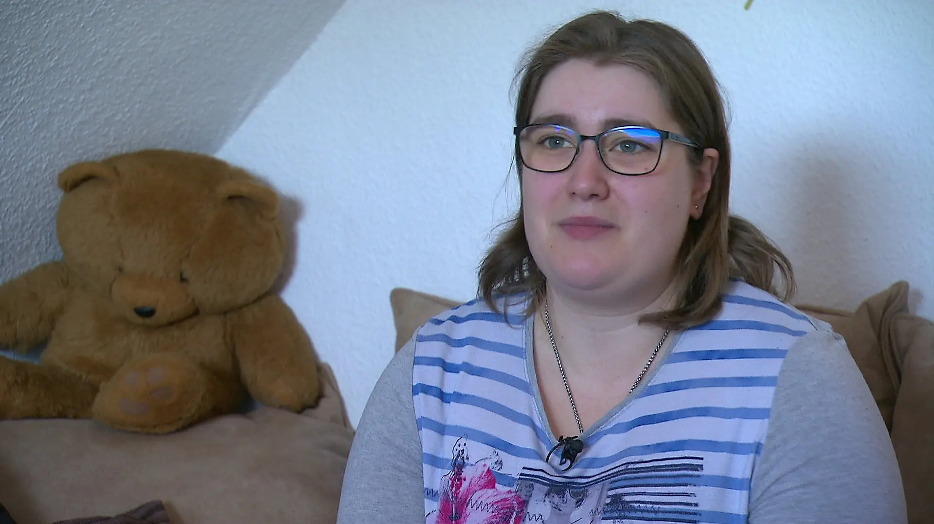 Schon im Alter von 18 Jahren bekommt Ina ihre Diagnose. Davor vermuten Ärzte ein Burnout.