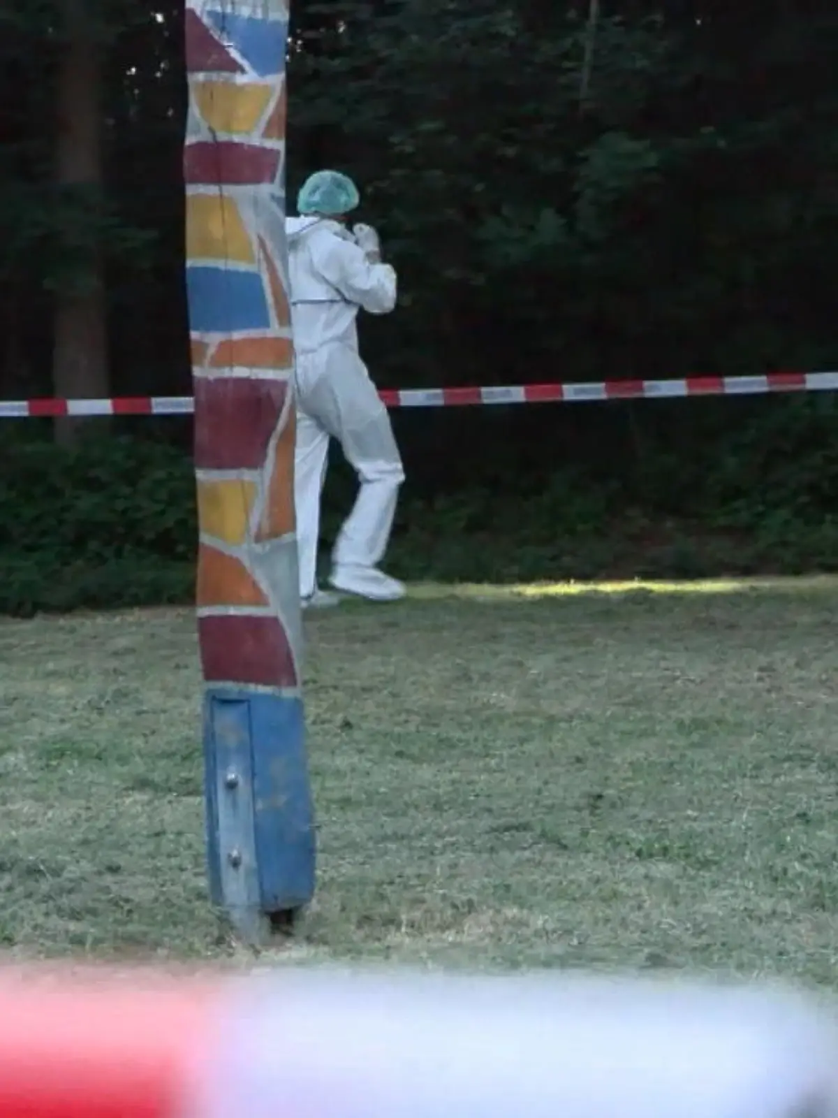 Bild zu: "Jugendlicher stellt sich"