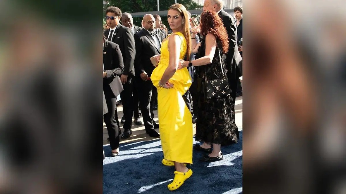 Wegen Operation: Brooke Shields kommt in Crocs zur Gala in New York