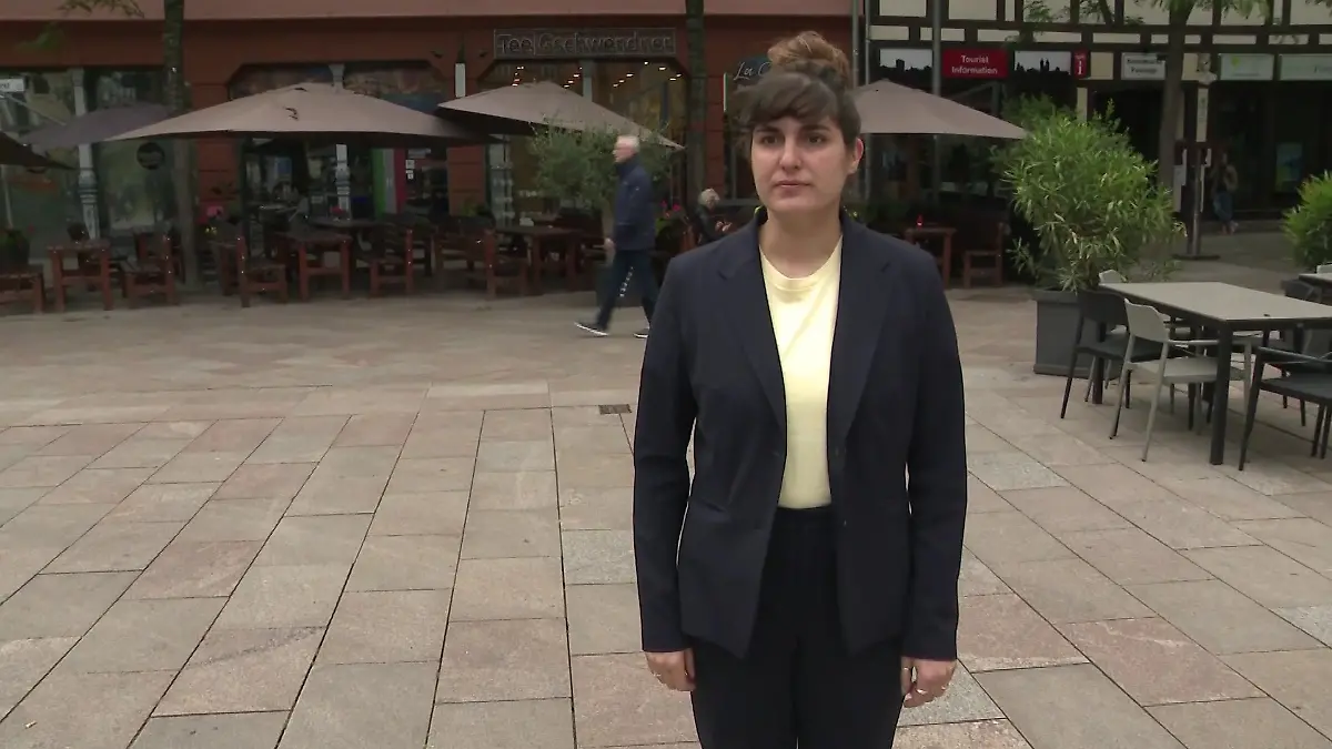 In Göttingen auf dem Markt wird die Politikerin angegriffen und beleidigt.