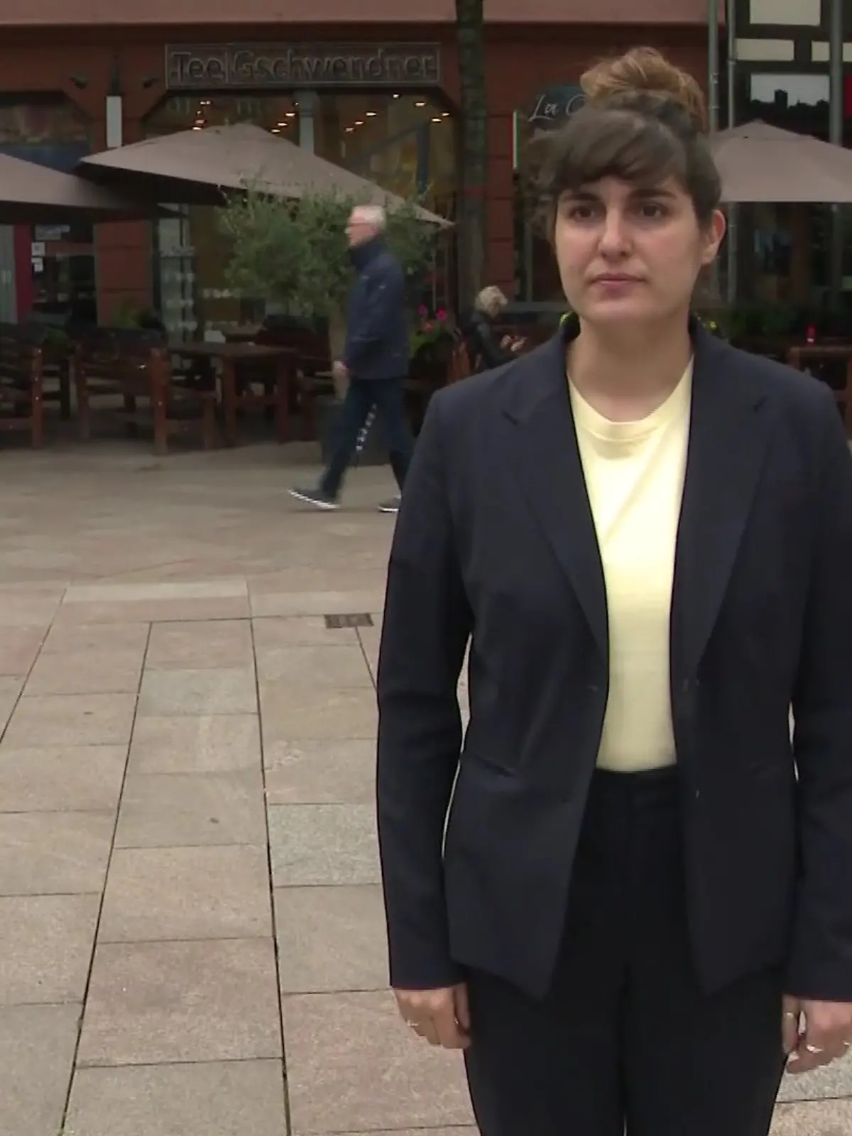 In Göttingen auf dem Markt wird die Politikerin angegriffen und beleidigt.