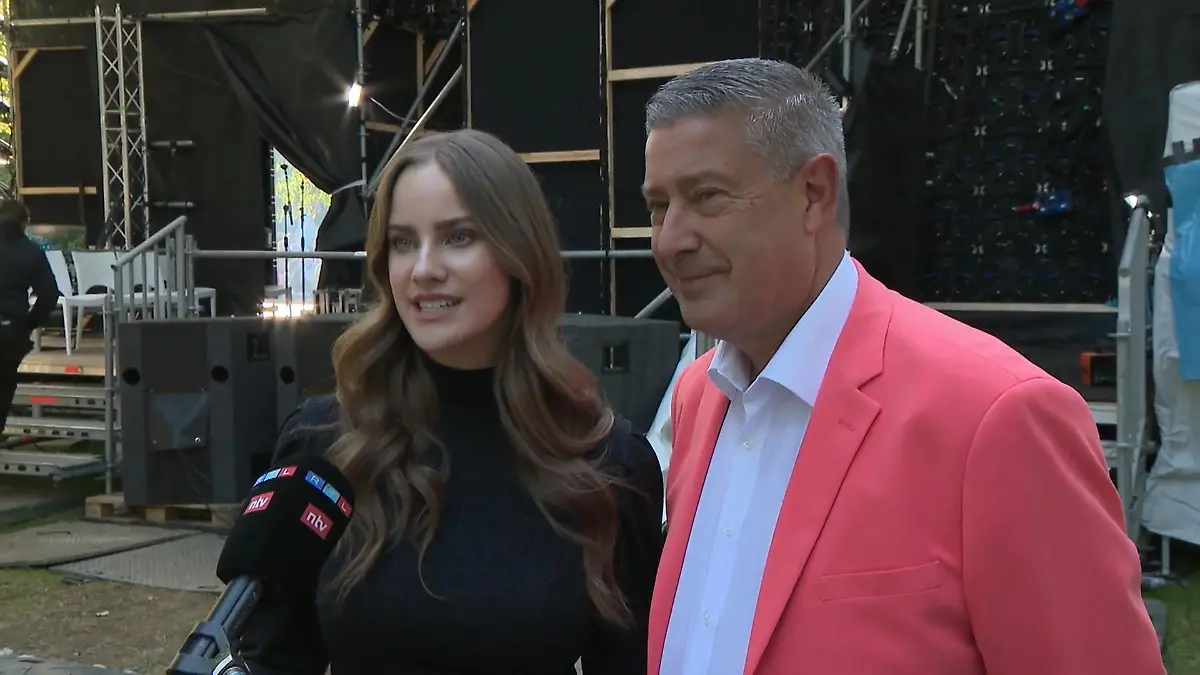 Helena und Joachim Llambi vor einer Moderation in Bad Orb.