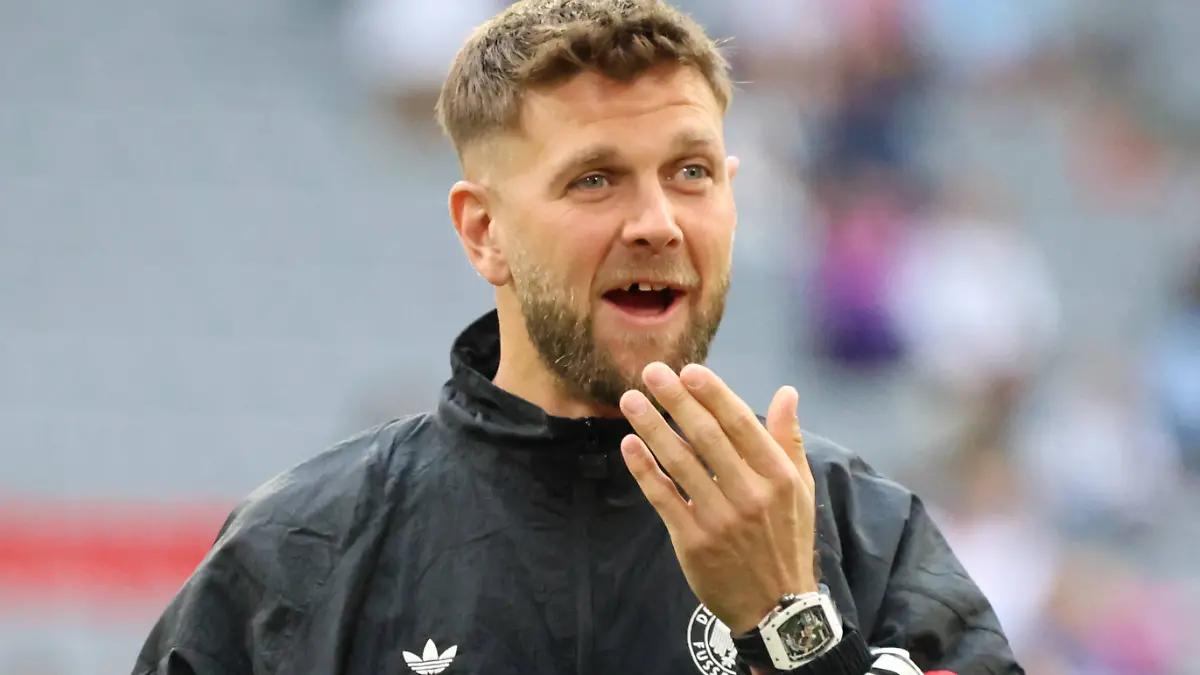 Niclas Füllkrug schießt Fan ab