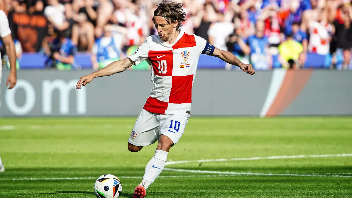 Luka Modric Kroatien, 10 GER, Spanien vs. Kroatien, Fussball Europameisterschaft, UEFA EURO, EM, Europameisterschaft,Fussball 2024, Gruppe B, Spieltag 1, 15.06.2024 GER, Spanien vs. Kroatien, Fussball Europameisterschaft, UEFA Euro 2024, Gruppe B, Spieltag 1, 15.06.2024 Berlin *** Luka Modric Croatia, 10 GER, Spain vs Croatia, European Football Championship, UEFA Euro 2024, Group B, Matchday 1, 15 06 2024 GER, Spain vs Croatia, European Football Championship, UEFA Euro 2024, Group B, Matchday 1, 15 06 2024 Berlin Copyright: xEibner-Pressefoto/MarcelxvonxFehrnx EP_MFN