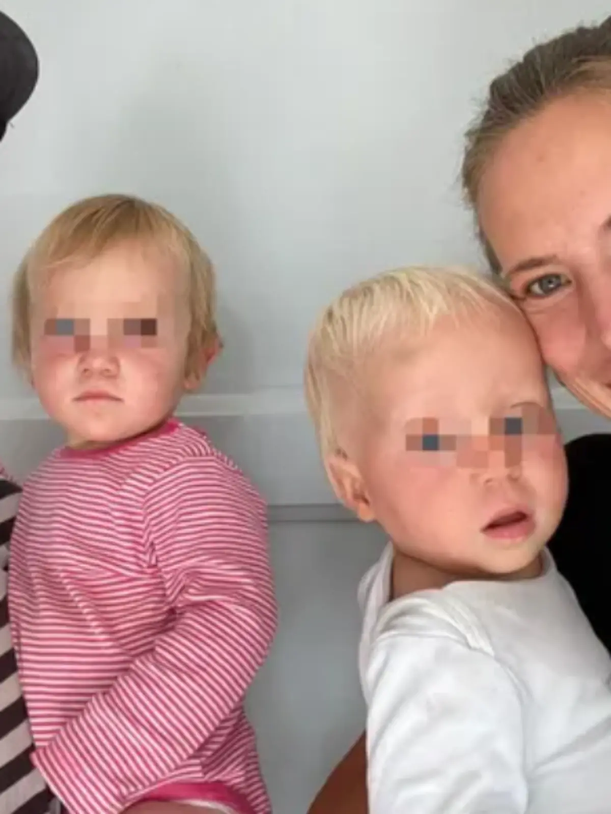 Lucia mit ihrem Mann und ihren Zwillingen.