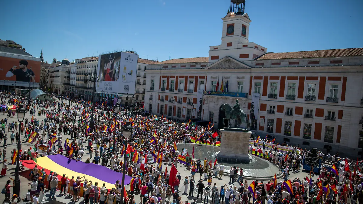 Demonstranten gehen in Madrid gegen die Monarchie und für eine neue Republik auf die Straße. 
