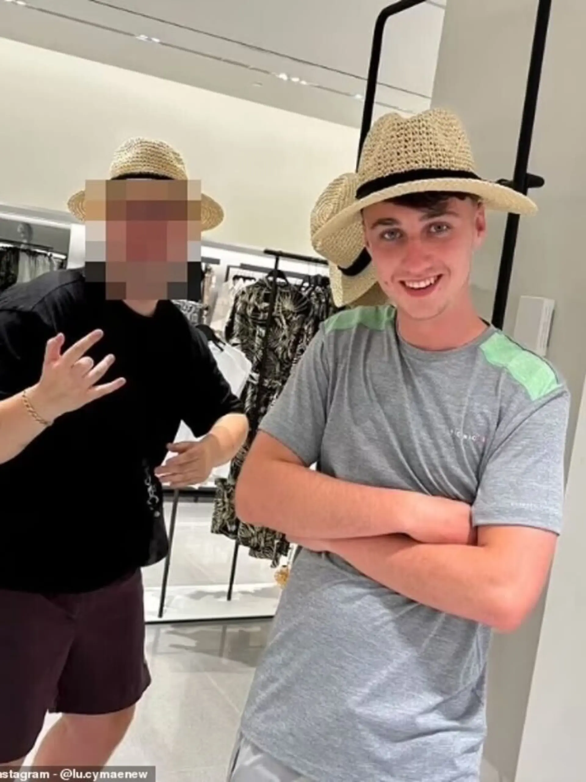 Bild zu: "Jays Rückflug hebt ohne ihn ab - Mutter des Vermissten (19) verzweifelt"