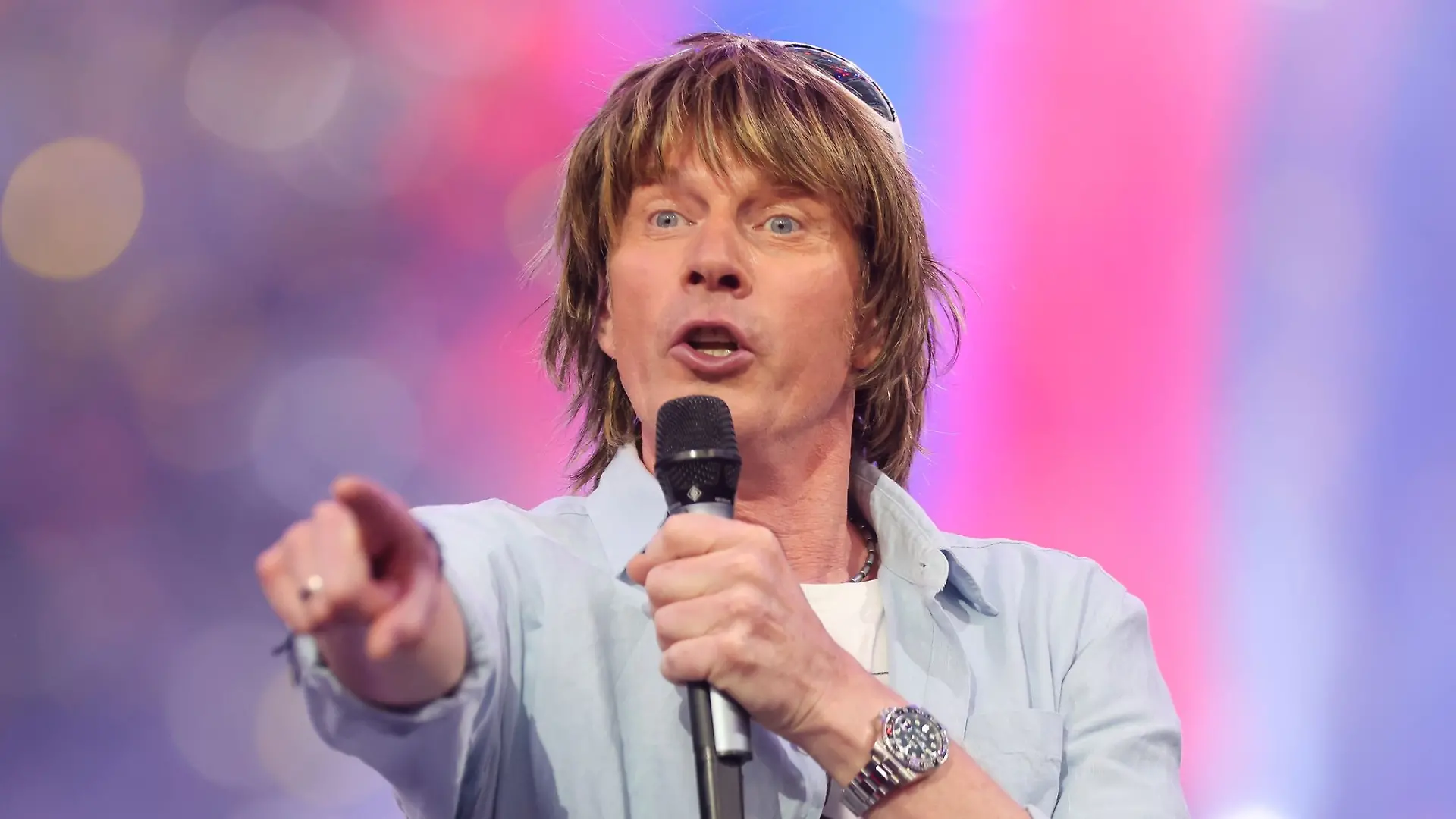 Schlagersänger Mickie Krause steht in der Show „Das große Schlagercomeback” auf der Bühne.