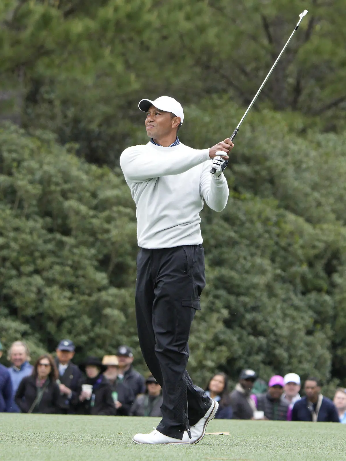  Tiger Woods hits his second shot from the fairway on the 1st hole on the third day of the Masters golf tournament at Augusta National Golf Club in Augusta, Georgia on Saturday, April 9, 2022. PUBLICATIONxINxGERxSUIxAUTxHUNxONLY AUG20220409501 BOBxSTRONG