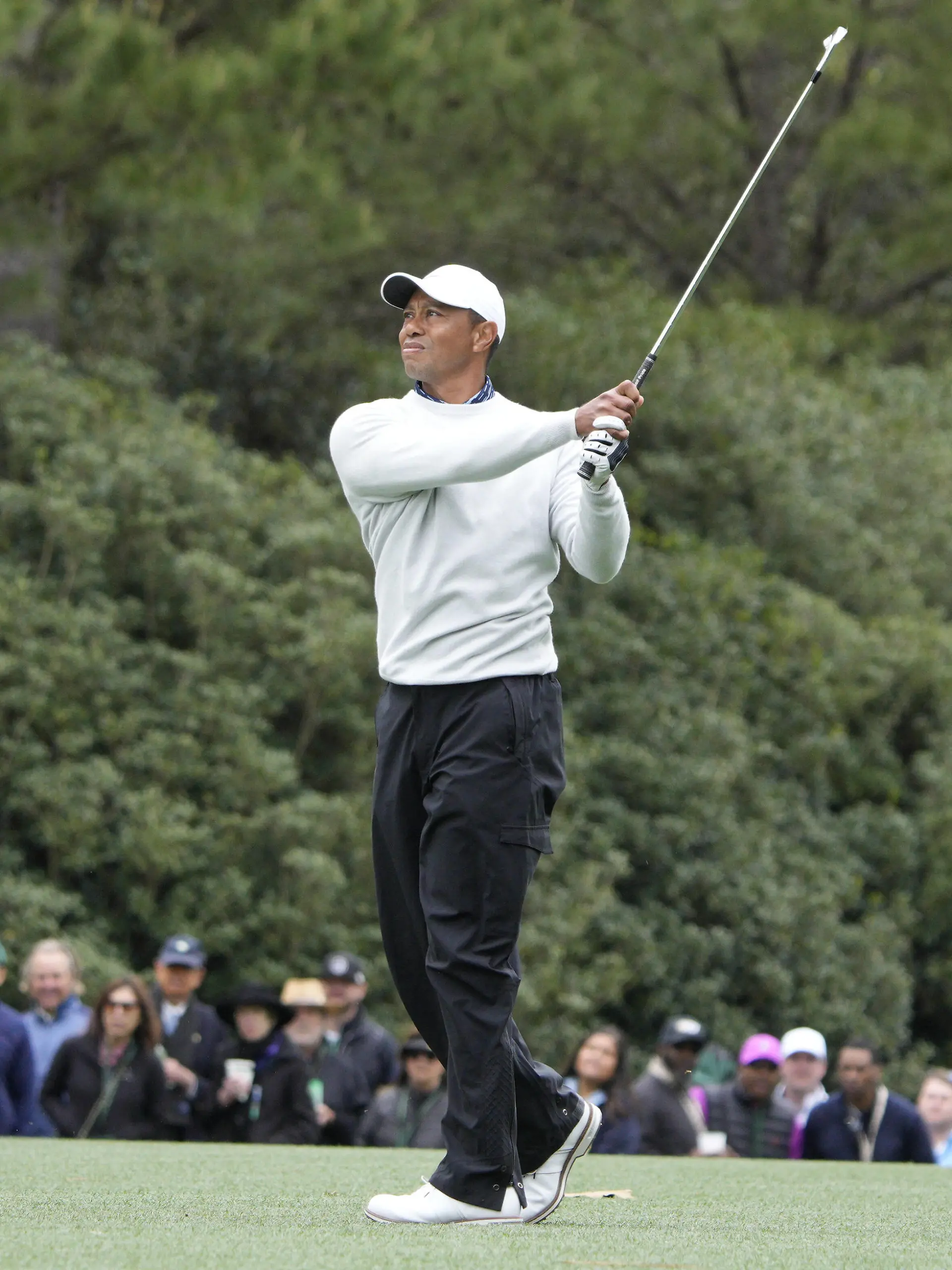  Tiger Woods hits his second shot from the fairway on the 1st hole on the third day of the Masters golf tournament at Augusta National Golf Club in Augusta, Georgia on Saturday, April 9, 2022. PUBLICATIONxINxGERxSUIxAUTxHUNxONLY AUG20220409501 BOBxSTRONG