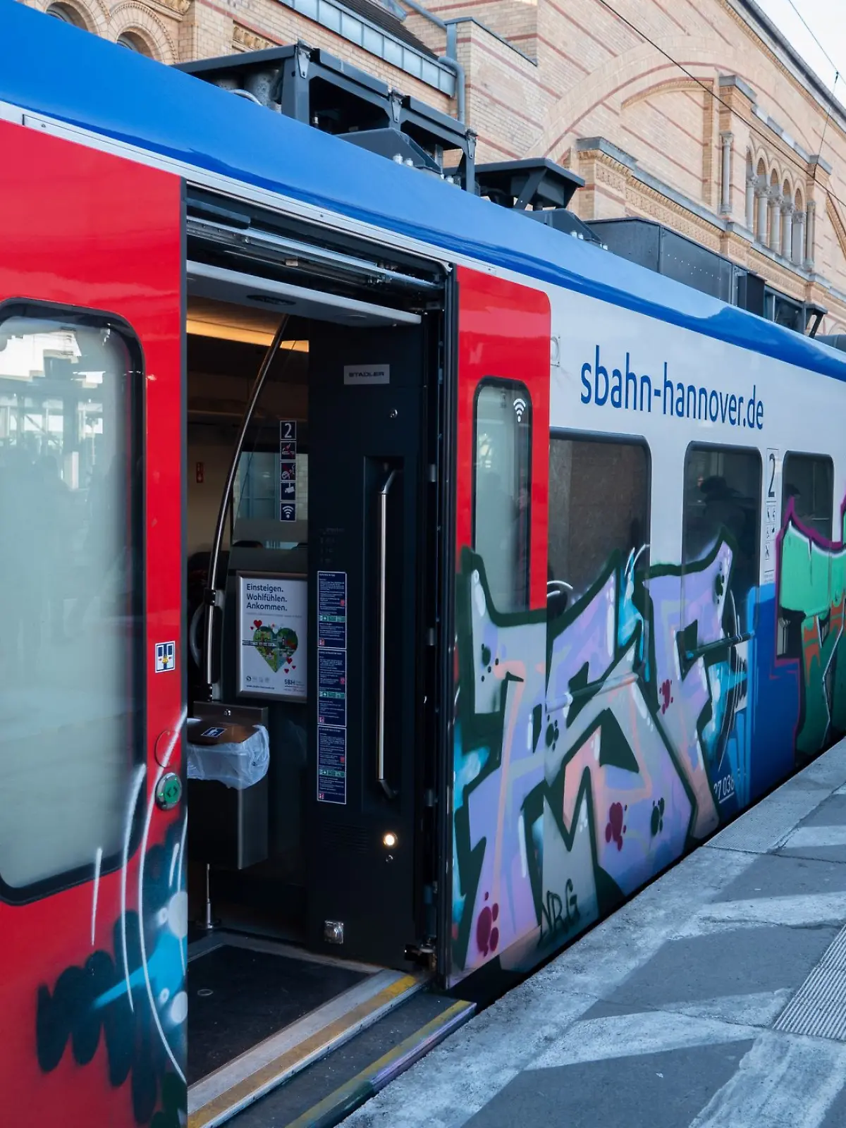 Bild zu: "Vogel löst Stromausfall aus und legt S-Bahnverkehr lahm!"