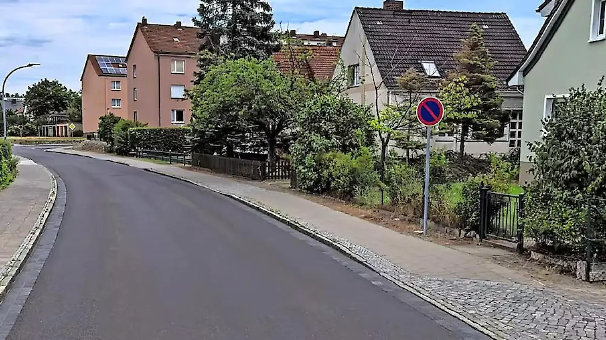 In der Kirschenallee in Neustrelitz  haben Unbekannte versucht,, einen Jungen in ihr Auto zu locken. (hier ein Screenshot aus dem Apple Kartendienst).