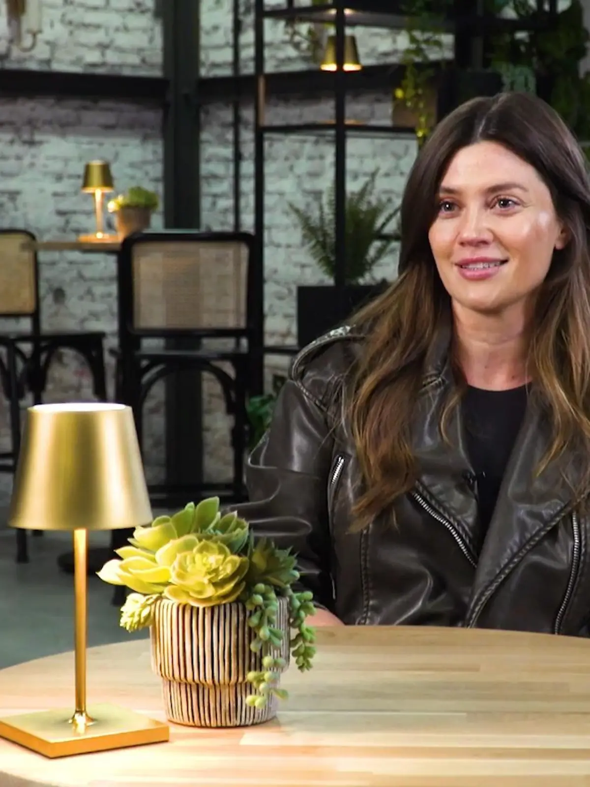 Bild zu: "Nadine Klein spielt eine Psychiaterin"