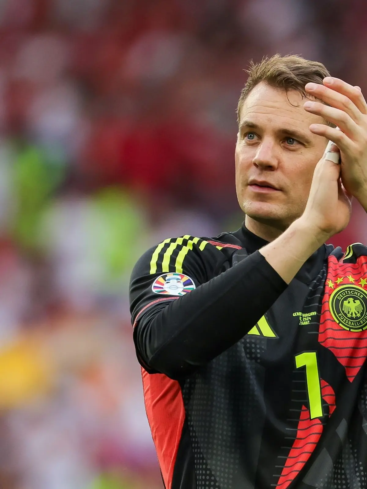 Bild zu: "Weltmeister Manuel Neuer hört als Nationaltorhüter auf!"