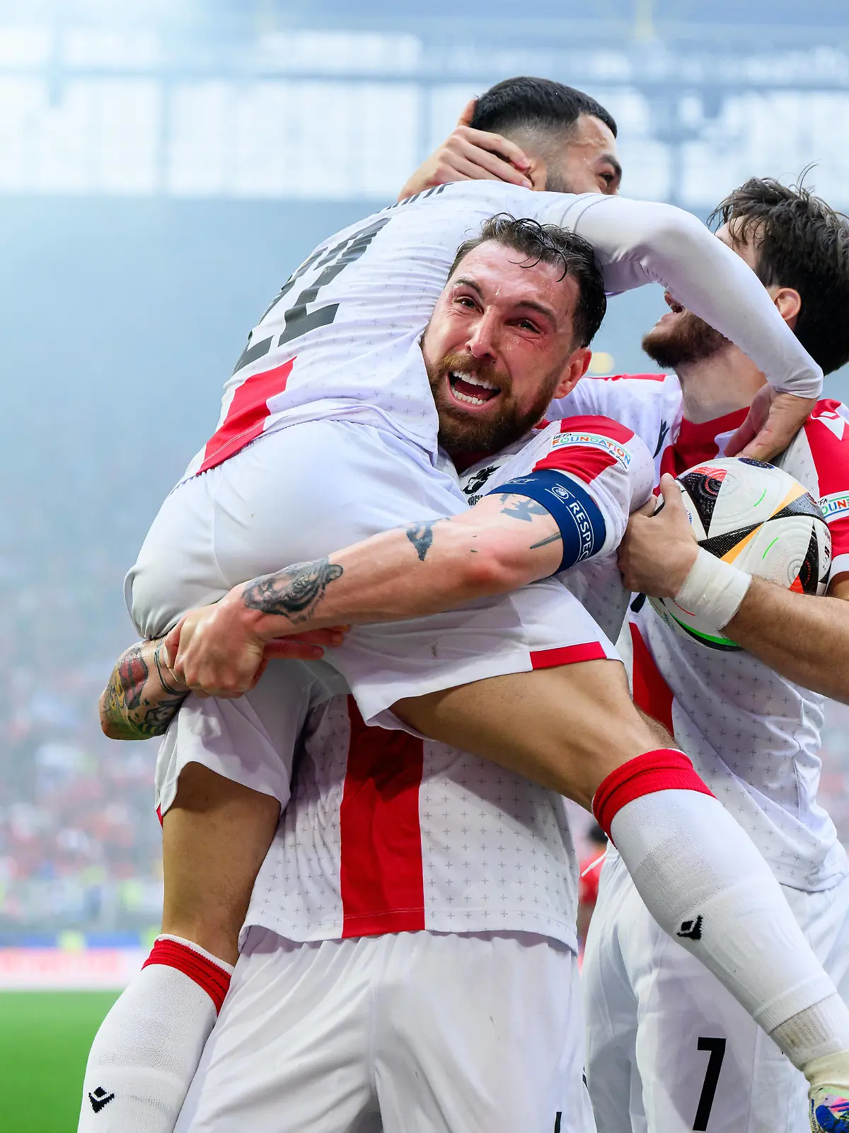240618 Georges Mikautadze of Georgia celebrate with Guram Kashia anf Khvicha Kvaratskhelia after scoring 1-1 during the UEFA EURO, EM, Europameisterschaft,Fussball 2024 Football Championship match between Türkiye and Georgia on June 18, 2024 in Dortmund. Photo: Jesper Zerman / BILDBYRAN / kod JZ / JZ0541 fotboll football soccer fotball fotbolls-em europamästerskap em uefa euro uefa european football championship euro 2024 türkiye georgien georgia bbeng turkiet turkey jubel *** 240618 Georges Mikautadze of Georgia celebrate with Guram Kashia anf Khvicha Kvaratskhelia after scoring 1 1 during the UEFA Euro 2024 Football Championship match between Türkiye and Georgia on June 18, 2024 in Dortmund Photo Jesper Zerman BILDBYRAN kod JZ JZ0541 fotboll football soccer fotballs em europamästerskap em uefa euro uefa european football championship euro 2024 türkiye georgien georgia bbeng turkiet turkey jubel PUBLICATIONxNOTxINxSWExNORxAUTxFINxDEN Copyright: JESPERxZERMAN BB240618JZ178
