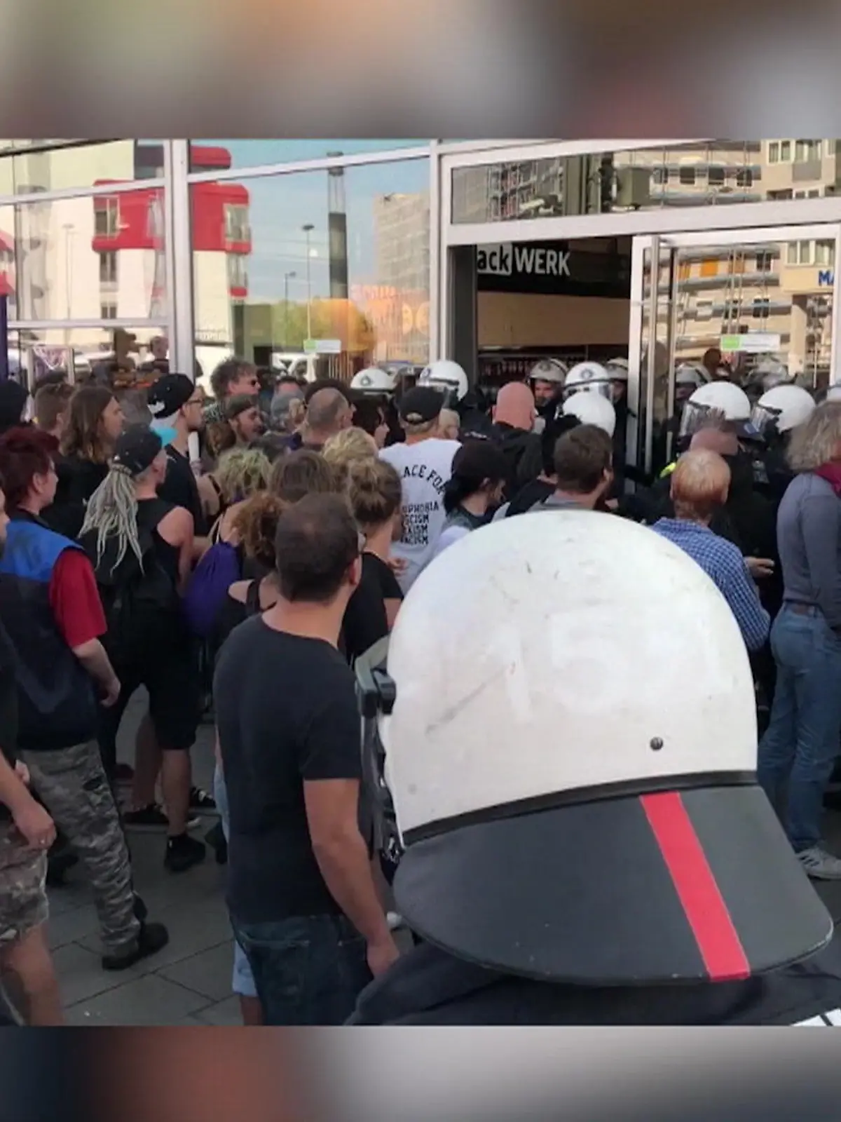 Bild zu: "Polizist vor Richter"