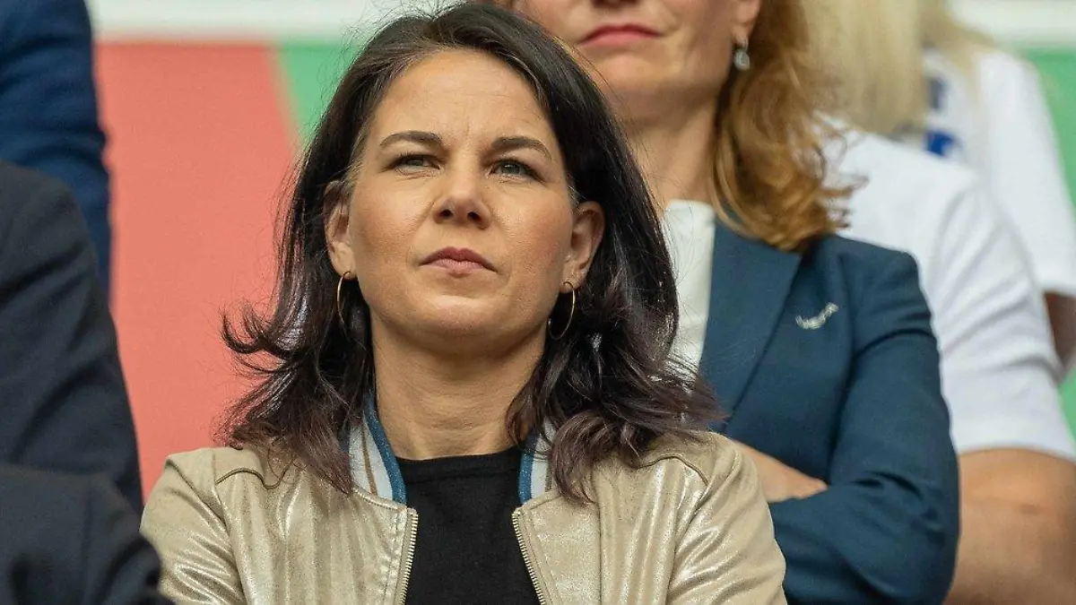 Annalena Baerbock im Fußballfieber: Außenministerin besucht EM-Spiel