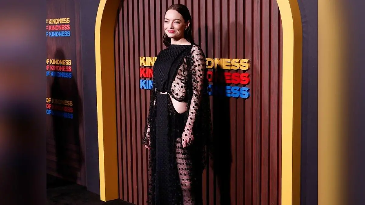 Viel nackte Haut! Emma Stone begeistert mit Cut-Outs und Polka-Dots