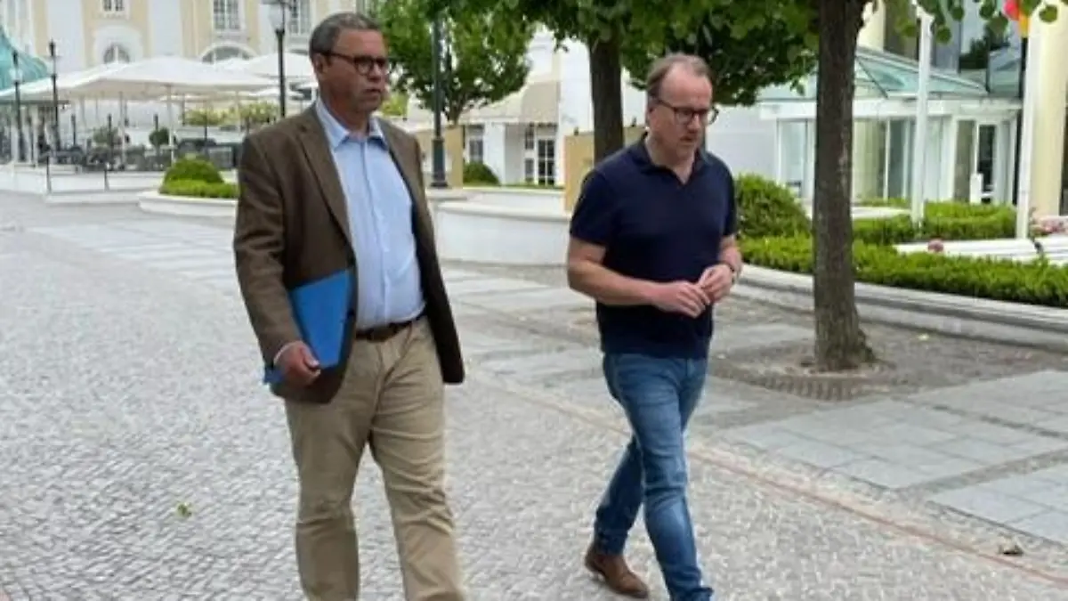 Tobias Scharch hingegen hat mit den Plänen überhaupt kein Problem, wie er dem RTL-Reporter Martin to Roxel verriet. Scharch ist Sprecher des Unternehmerverbandes Mecklenburg-Vorpommern.