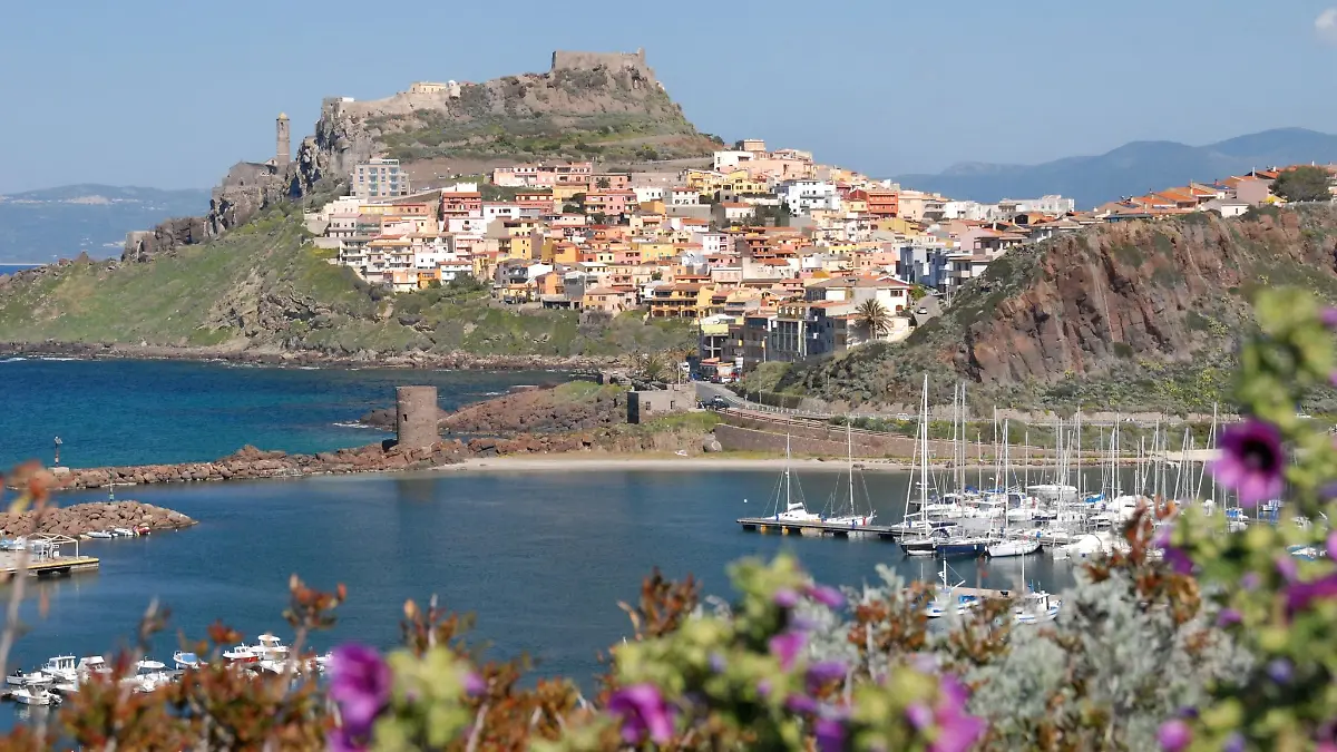 Die Altstadt von Castelsardo im Nordwesten Sardinien.