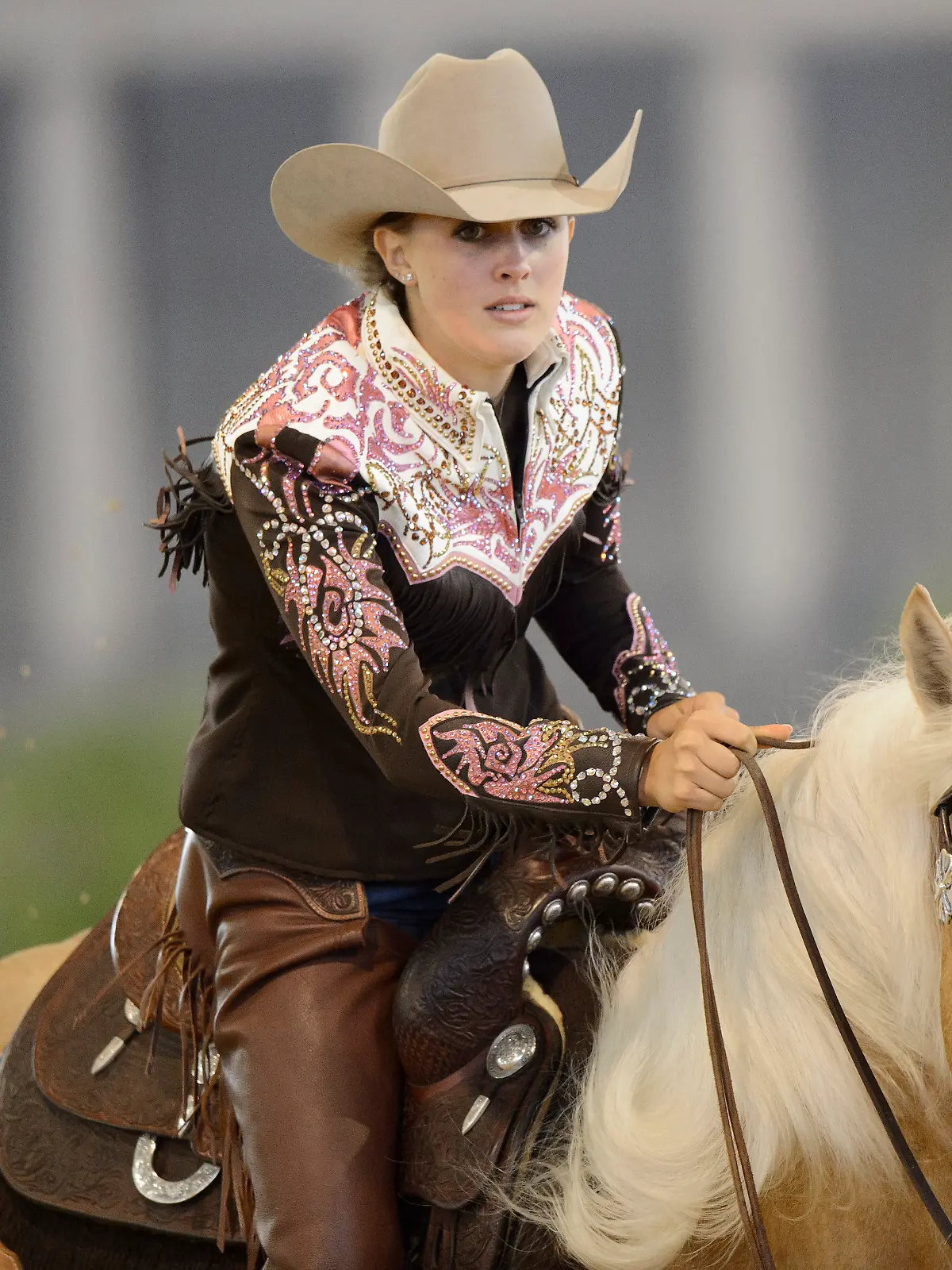 Reining-Reiterin Gina-Maria Schumacher im Sattel eines Western-Pferds
