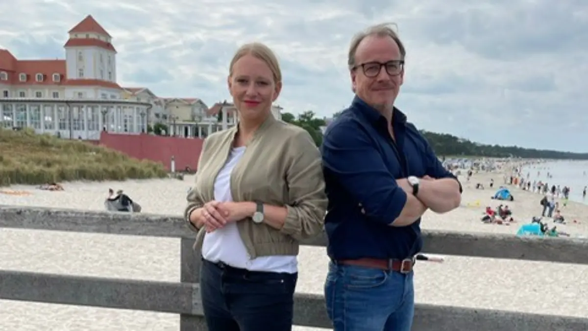 Das RTL-Reporter-Ehepaar Nadine und Martin to Roxel auf der Insel Rügen