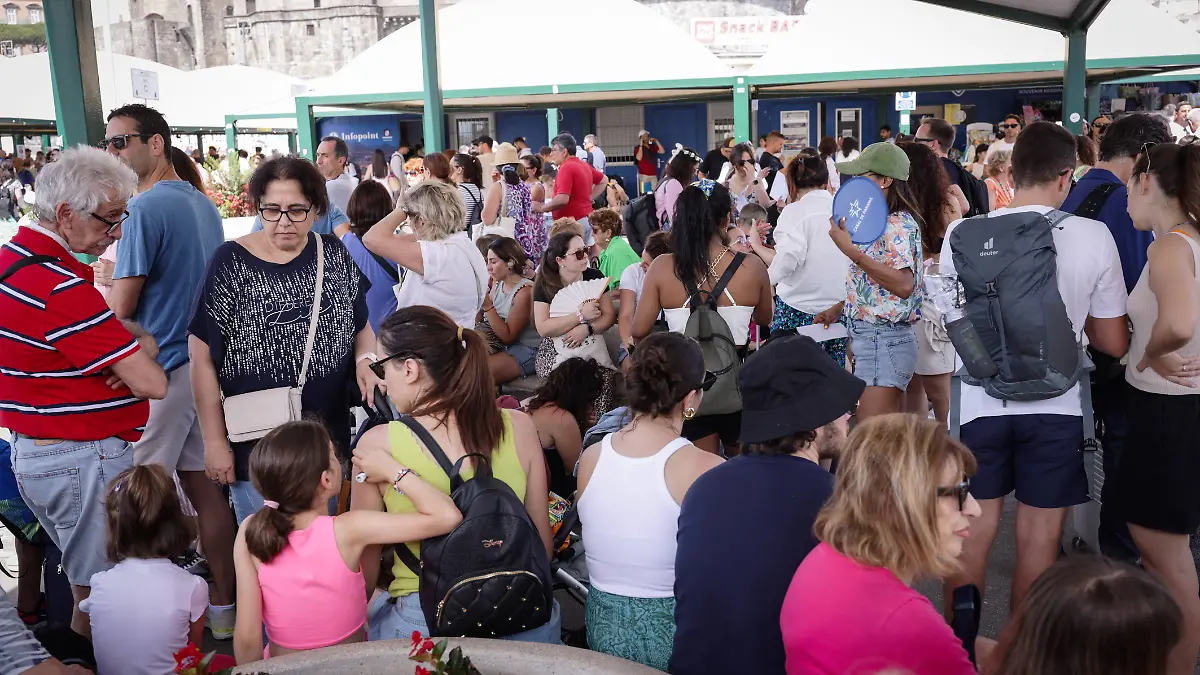 NAPLES - Molo Beverello, Capri without water: ban on disembarkation for all non-residents Editorial Usage Only PUBLICATI