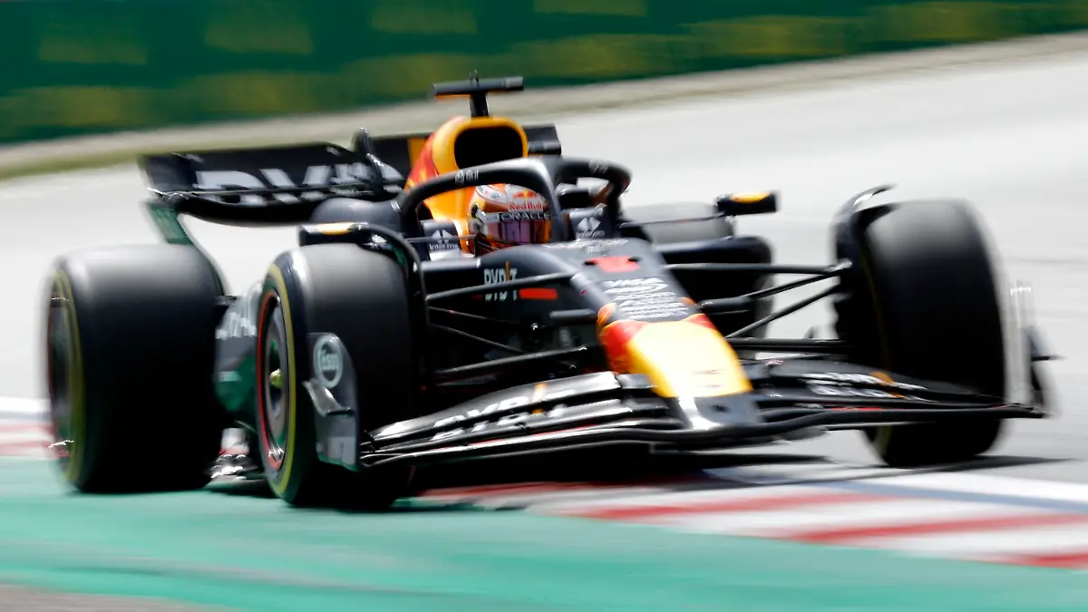 Formula One F1 - Spanish Grand Prix - Circuit de Barcelona-Catalunya, Barcelona, Spain - June 23, 2024 Red Bull's Max Verstappen in action during the race REUTERS/Albert Gea