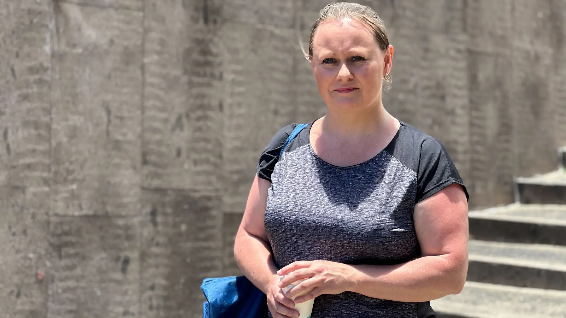 Emily Maguire hilft bei der Suche nach Jay Slater.