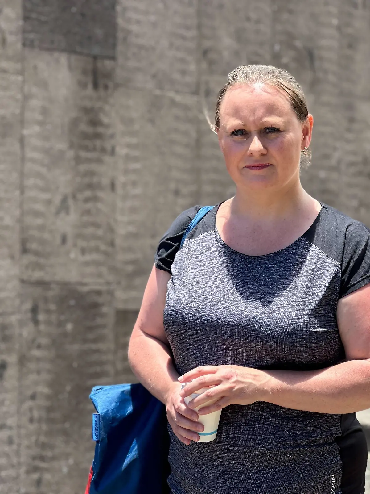 
Emily Maguire hilft bei der Suche nach Jay Slater.
