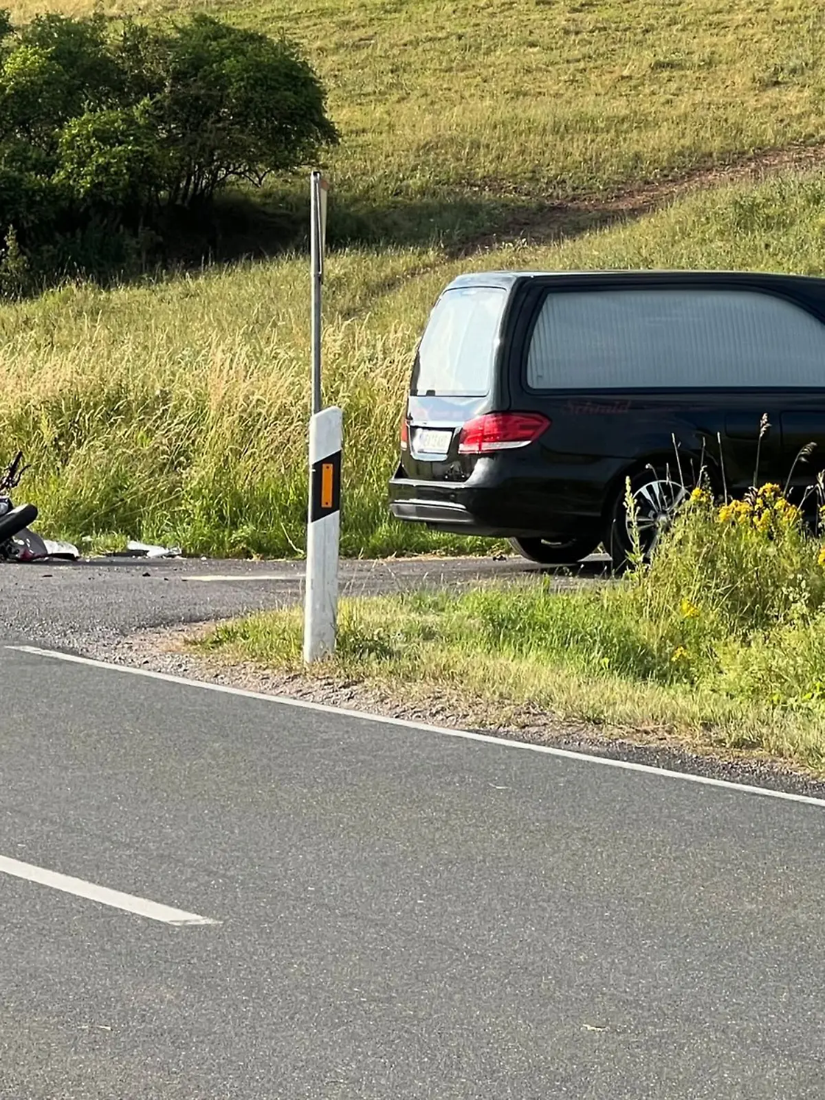 Bild zu: "Zwei Teenager tot - Motorradausflug kostet 16-Jährige das Leben"