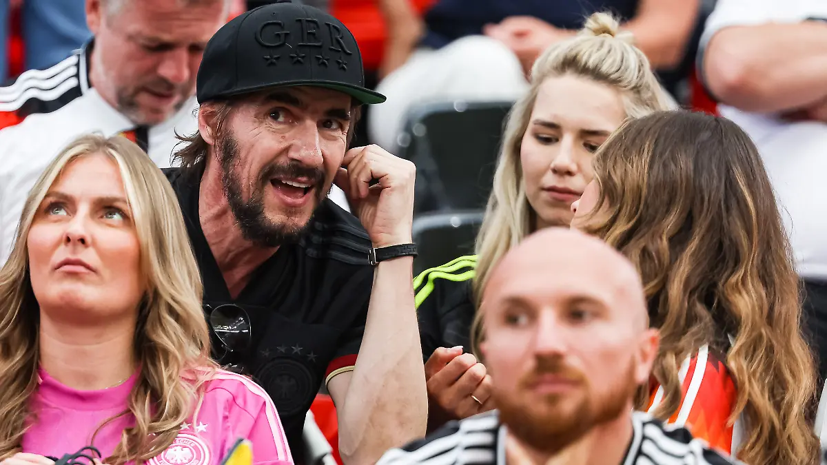 Lea Havertz (l.) neben Ex-GNTM-Juror Thomas Hayo und Annika Bissel.