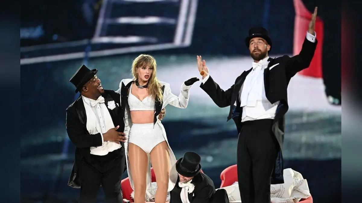 Überraschungsauftritt von Travis Kelce bei Taylor Swift Konzert