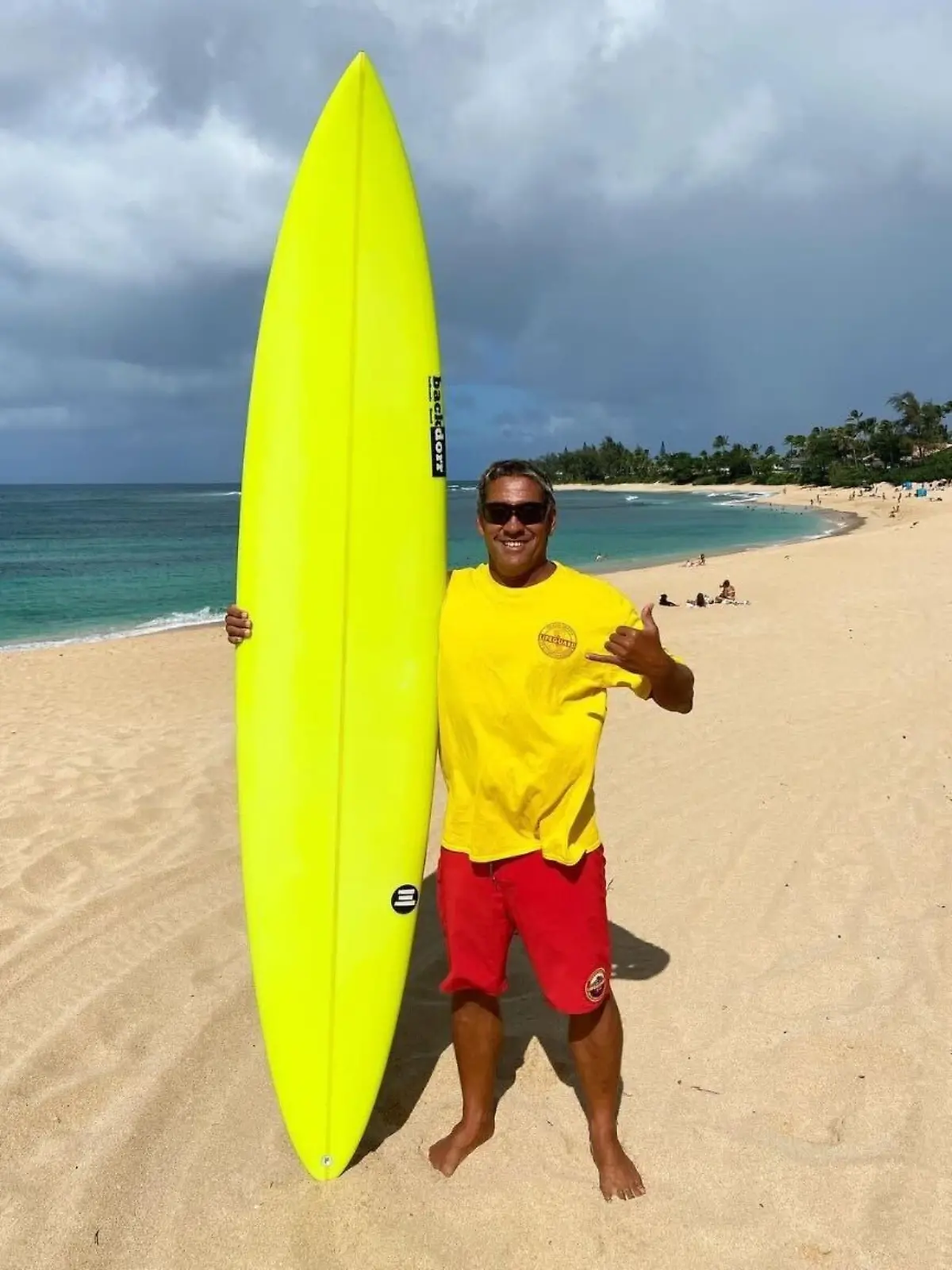 Bild zu: "Beliebter Profisurfer Tamayo Perry (49) stirbt nach Haiattacke"