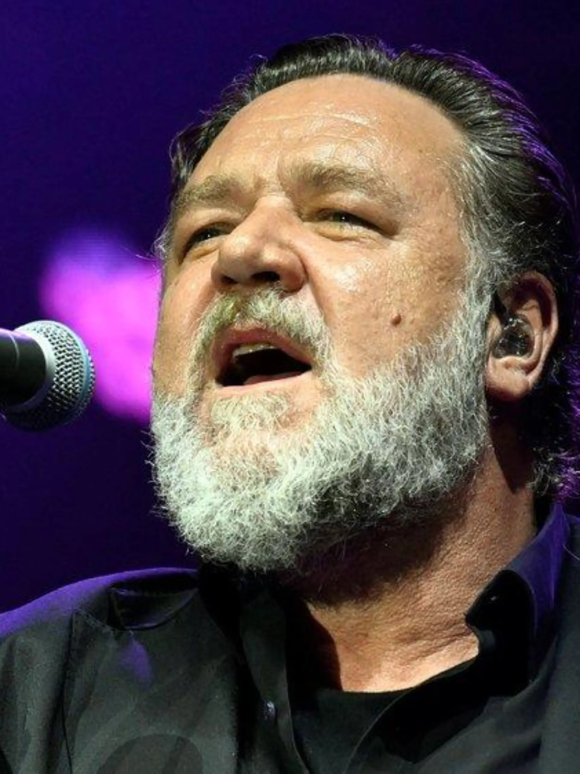 "Vergesst den Promi-Bullshit": Russell Crowe rockt Glastonbury