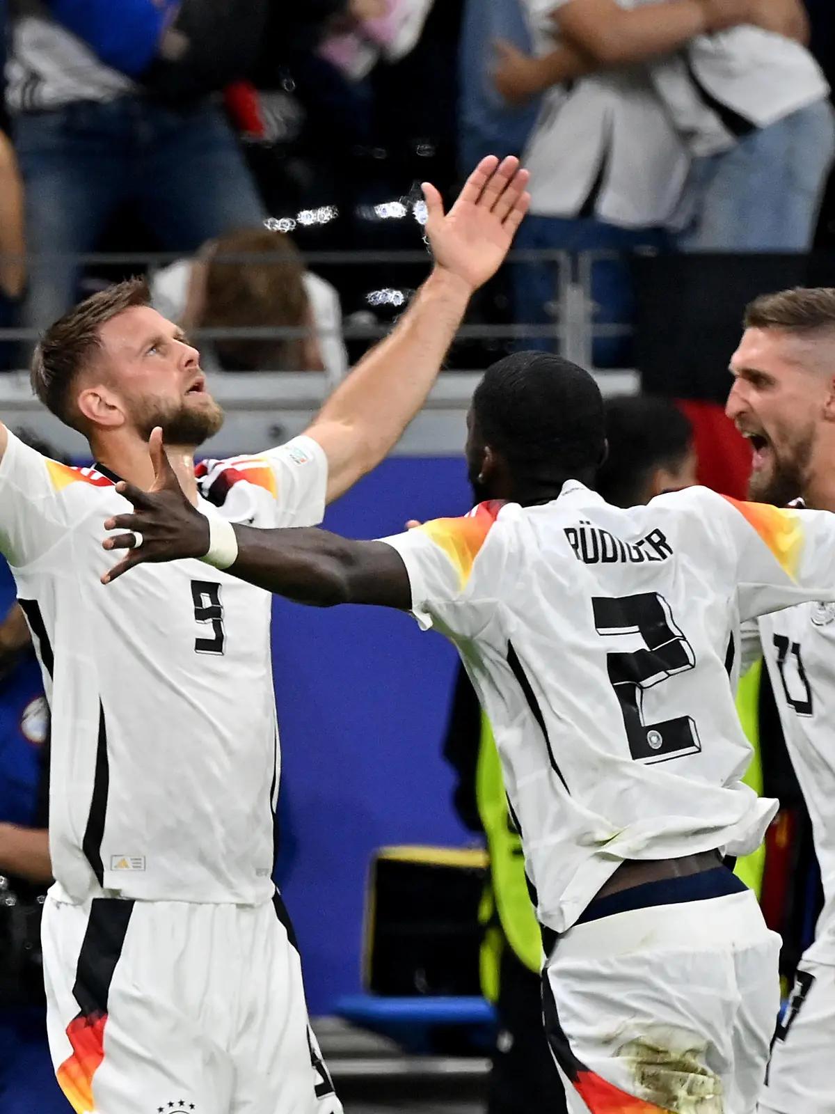 23.06.2024, xjrdrx, Fussball EM 2024, Schweiz - Deutschland emspor, v.l. Torjubel nach dem Tor zum celebrating the goal celebrate 1:1 durch Niclas Füllkrug Deutsche Fussball Nationalmannschaft DFB DFL/DFB REGULATIONS PROHIBIT ANY USE OF PHOTOGRAPHS as IMAGE SEQUENCES and/or QUASI-VIDEO Frankfurt *** 23 06 2024, xjrdrx, European Football Championship 2024, Switzerland Germany emspor, v l Goal celebration after the goal to celebrate the goal celebrate 1 1 by Niclas Füllkrug German National Football Team DFB DFL DFB REGULATIONS PROHIBIT ANY USE OF PHOTOGRAPHS as IMAGE SEQUENCES and or QUASI VIDEO Frankfurt