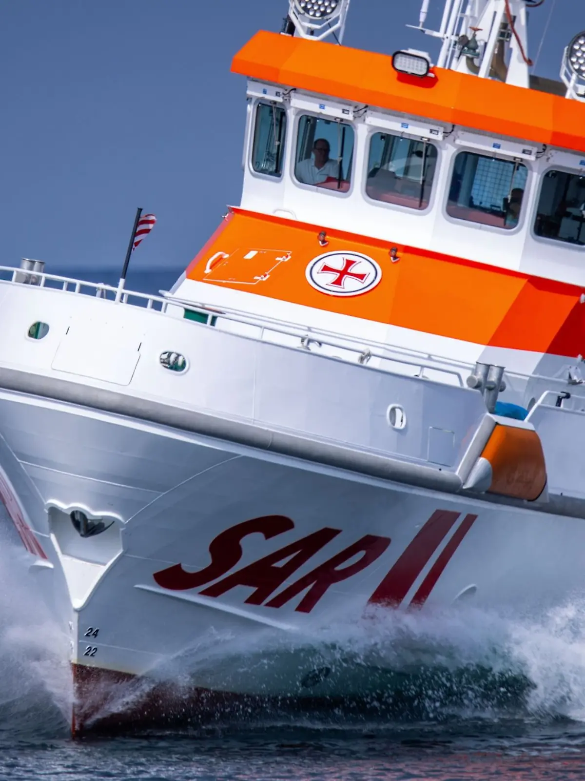 Bild zu: "Kleines Mädchen (5) mit heftigen Verbrennungen von Schiff gerettet"