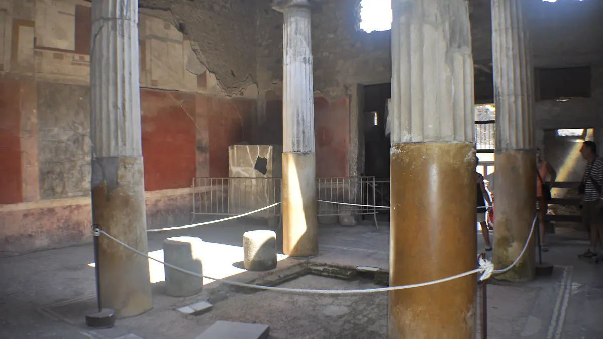 Das Innere einer antiken Villa in Italien. 