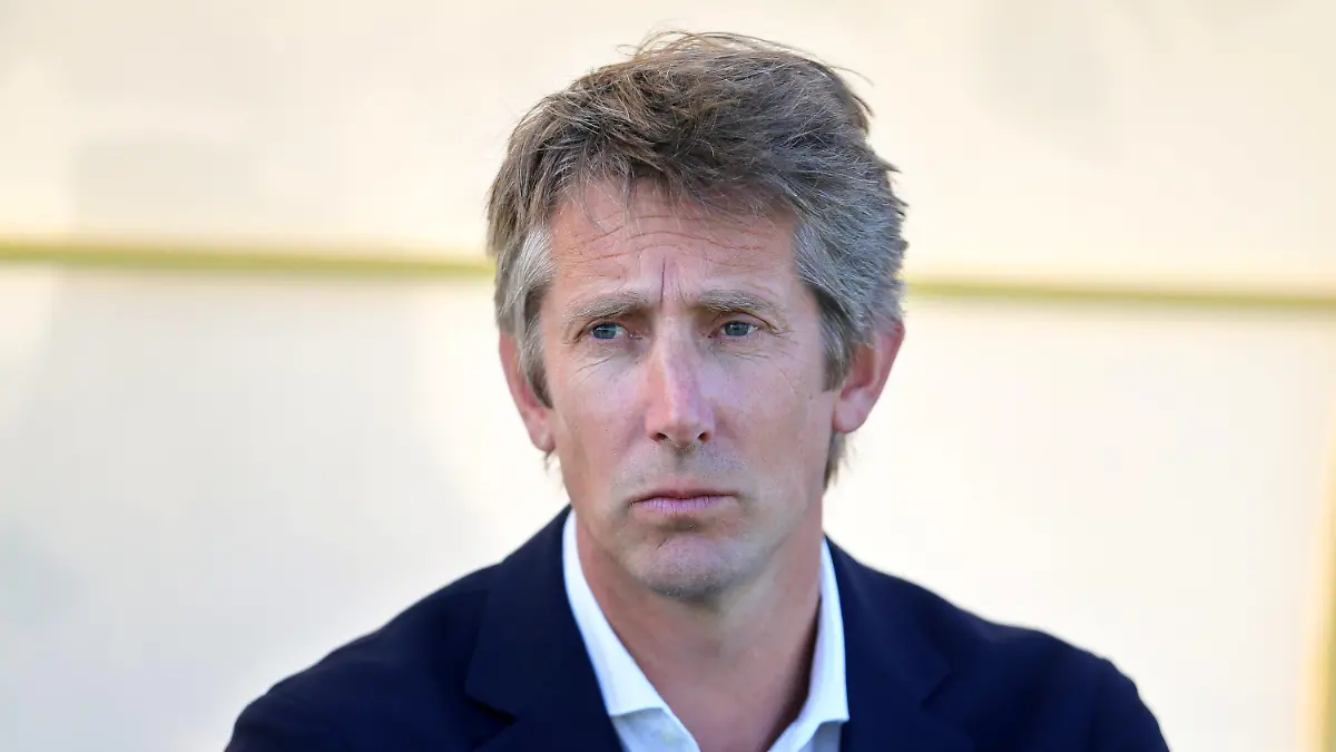ARCHIV - 06.01.2017, Portugal, Ferreiras: Fußball\ Testspiel, RB Leipzig - Ajax Amsterdam am 07.01.2017 in Ferreiras (Portugal). Der ehemalige Torwart Edwin van der Sar. Van der Sar ist nicht mehr Geschäftsführer von Ajax Amsterdam. (zu dpa: «Van der Sar kündigt Abschied von Ajax Amsterdam an») Foto: Jan Woitas/dpa +++ dpa-Bildfunk +++