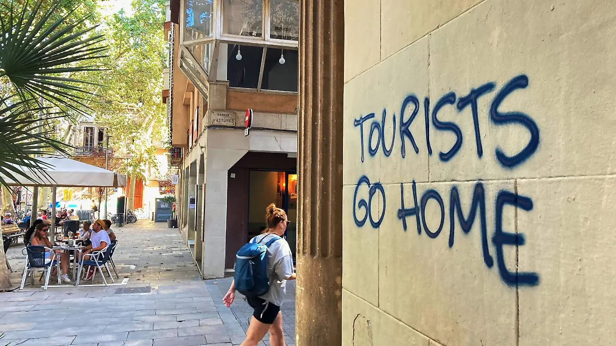 «Tourists Go Home»: Die Botschaft an einer Wand im Künstlerviertel Vila de Gràcia in Barcelona ist eindeutig.