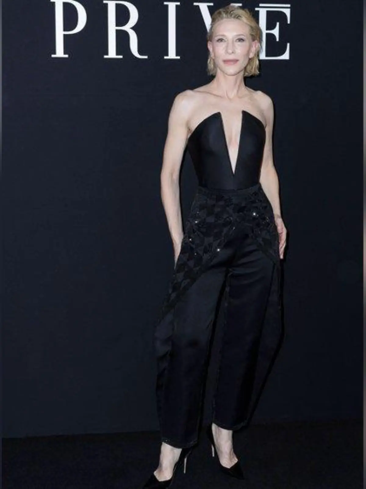 Cate Blanchett lässt im Edel-Jumpsuit tief blicken