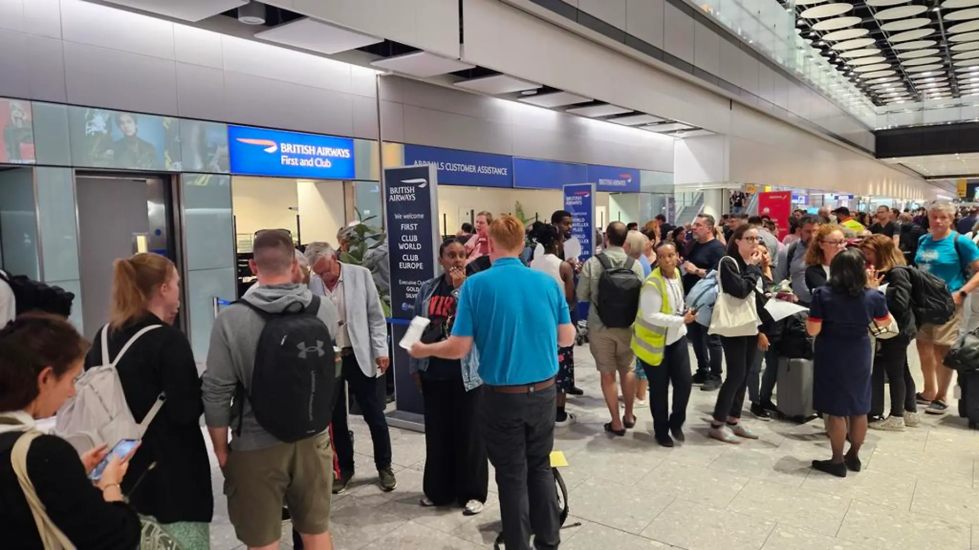 In London-Heathrow geht nach einer IT-Panne nichts mehr. Die Kofferzuteilung der Airline British Airways ist besonders betroffen.