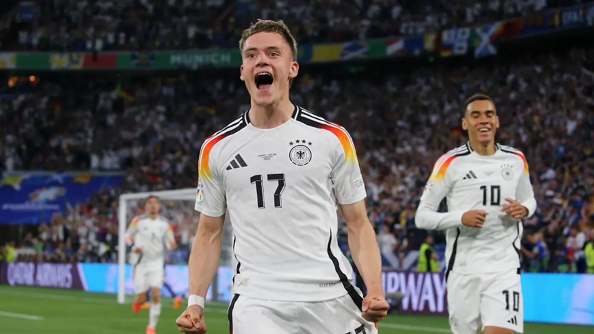 BAU// 14.06.2024 München Fußball EM 2024 Eröffnungsspiel Deutschland vs. Schottland, v.l. Torschütze Florian Wirtz GER jubelt über das Tor zum 1:0, rechts Jamal Musiala GER *** BAU 14 06 2024 Munich European Championship 2024 opening match Germany vs Scotland, from left goal scorer Florian Wirtz GER celebrates the 1-0 goal, right Jamal Musiala GER