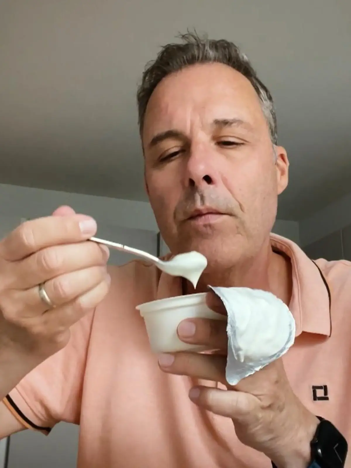 Ob Pudding, Joghurt oder Eiweißriegel – High-Protein-Produkte sind nicht erst seit gestern in aller Munde: Sie sollen sättigen, fit machen und obendrein gut für die Gesundheit sein. Aber stimmt das wirklich? Was entsprechende Lebensmittel mit unserem Körper machen können, hat Punkt-12-Reporter Thorsten Sleegers in einem Selbstversuch getestet.