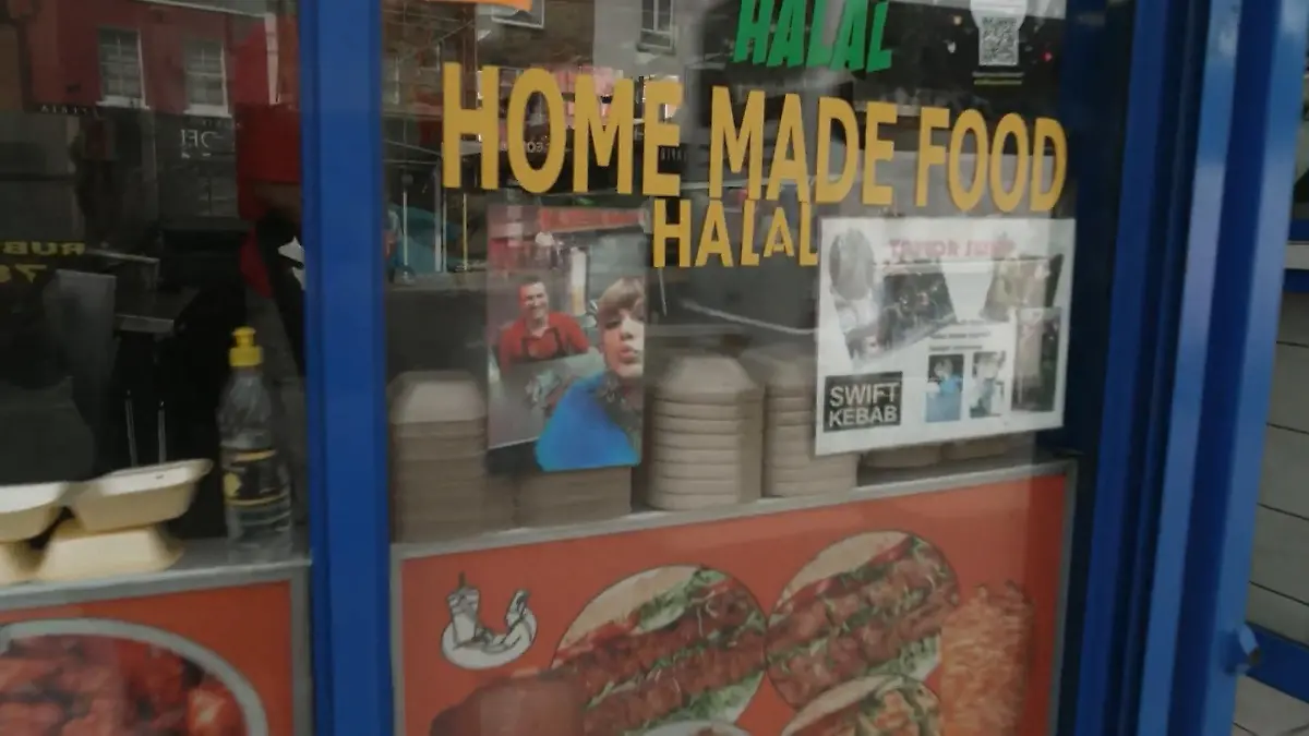 Hier isst Taylor Swift also am liebsten ihren Döner! DER Hotspot in London
