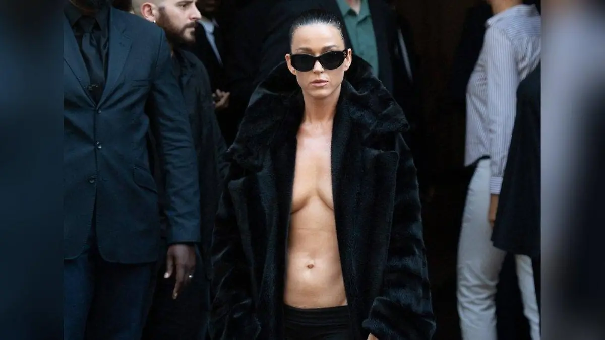 Gewagter Look! Katy Perry stellt ihre Bauchmuskeln zur Schau